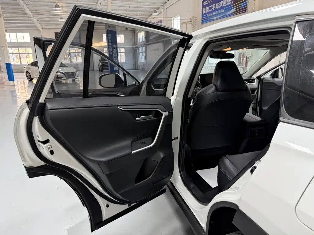 Toyota Wildlander 2022 — фото 12