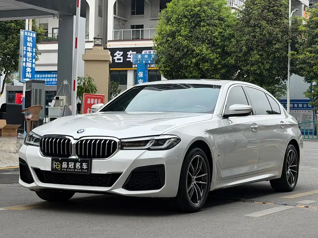 BMW 5 Series 2021 — фото 1