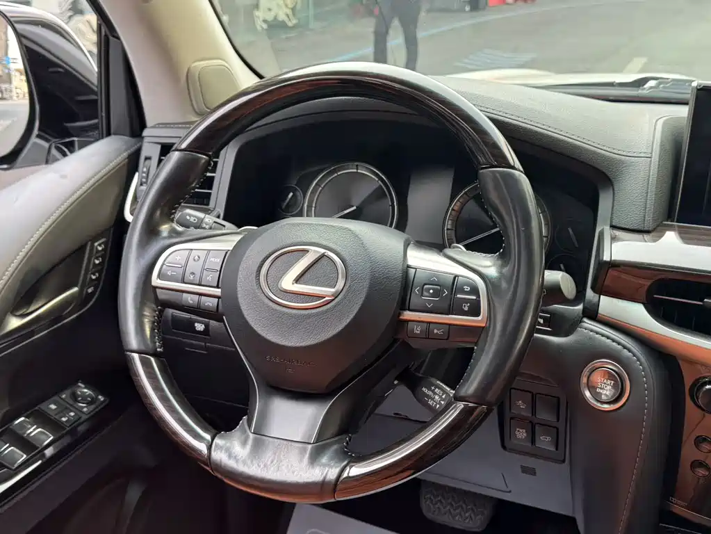 Lexus LX 2020 — фото 15