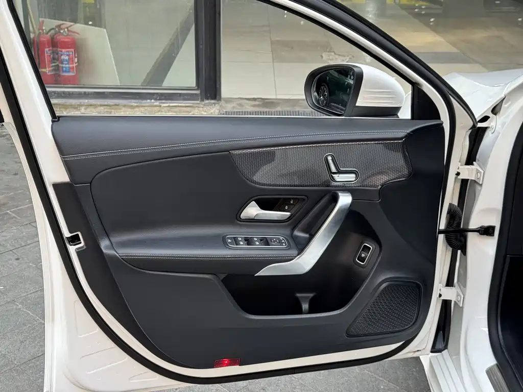 Mercedes-Benz A-Class 2022 — фото 16