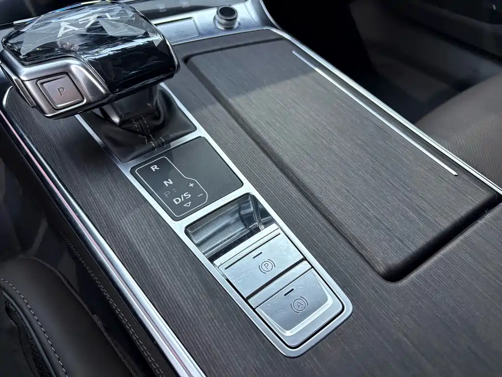 Audi A7L 2023 — фото 17