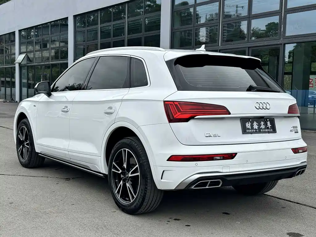 Audi Q5L 2024 — фото 11