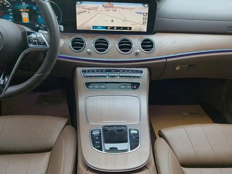 Mercedes-Benz E-Class 2022 — фото 16
