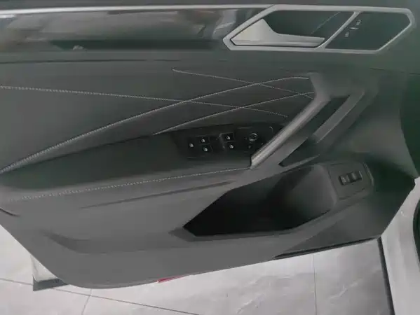 Volkswagen Tiguan L 2024