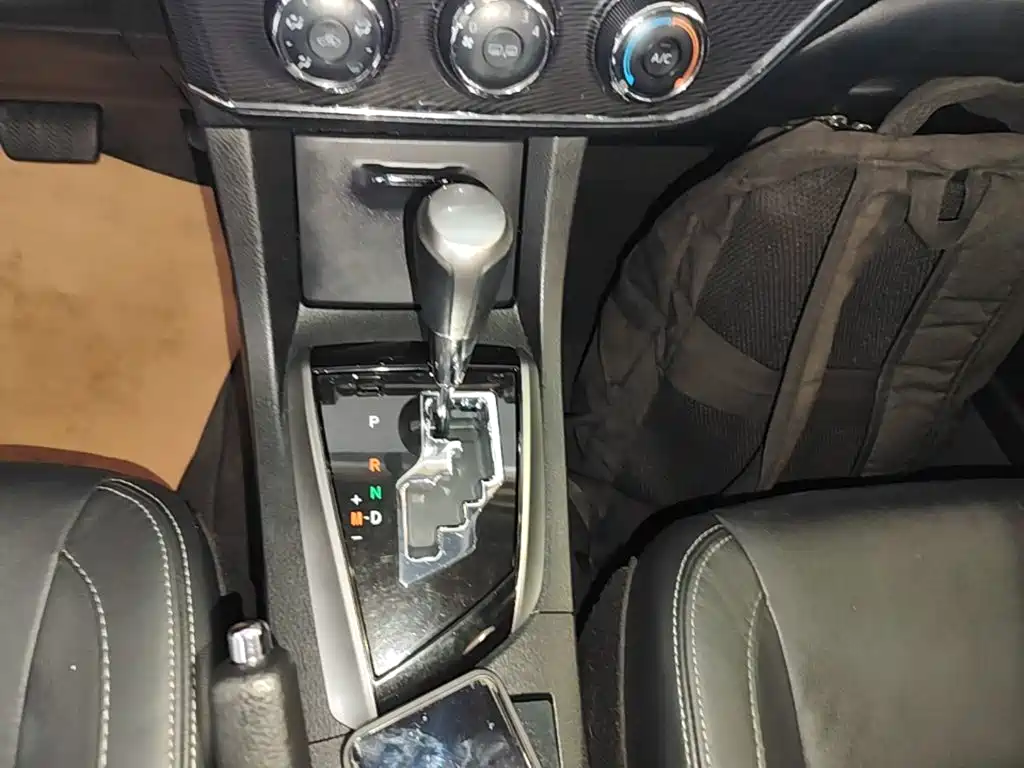 Toyota Corolla 2015 — фото 14