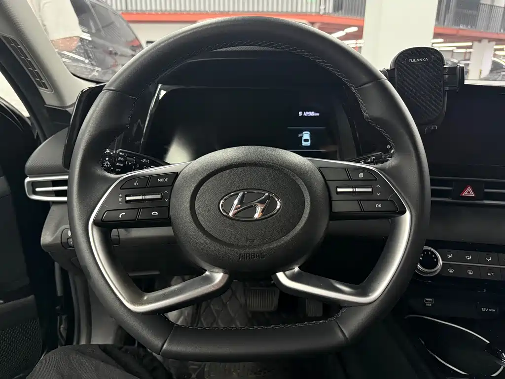 Hyundai Elantra 2022