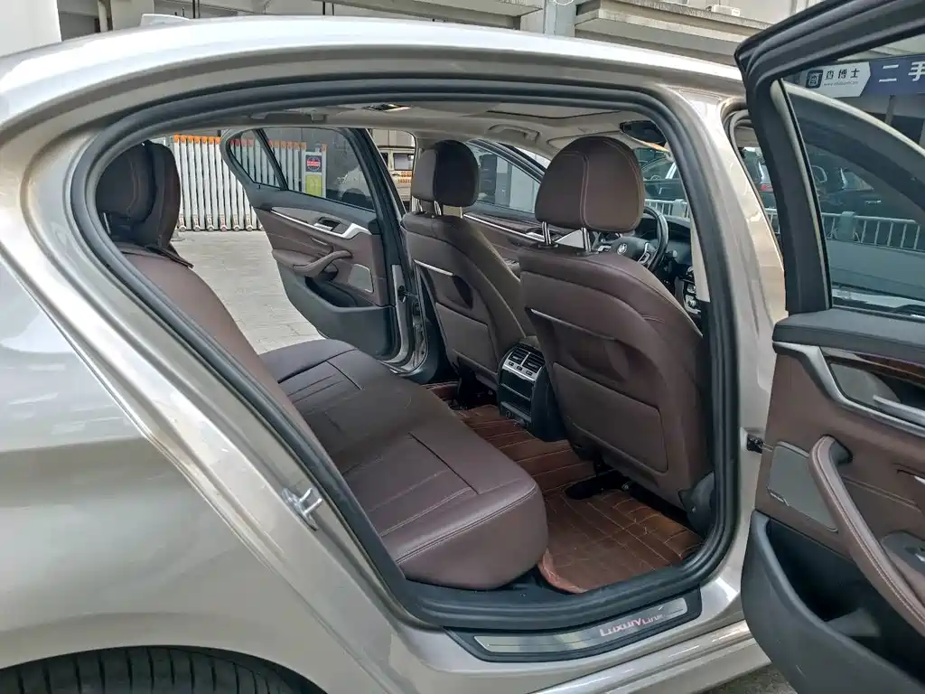 BMW 5 Series 2019 — фото 12