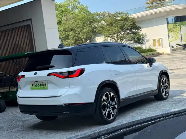 NIO ES8 2022