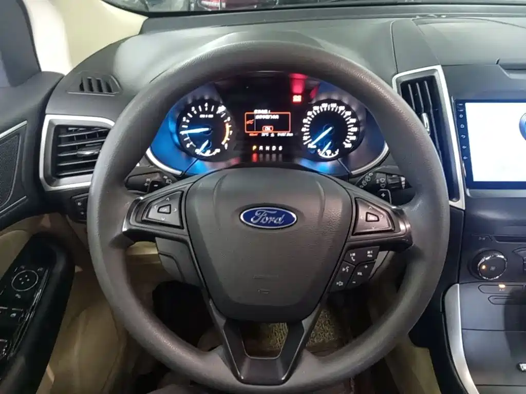 Ford Edge 2016 — фото 11
