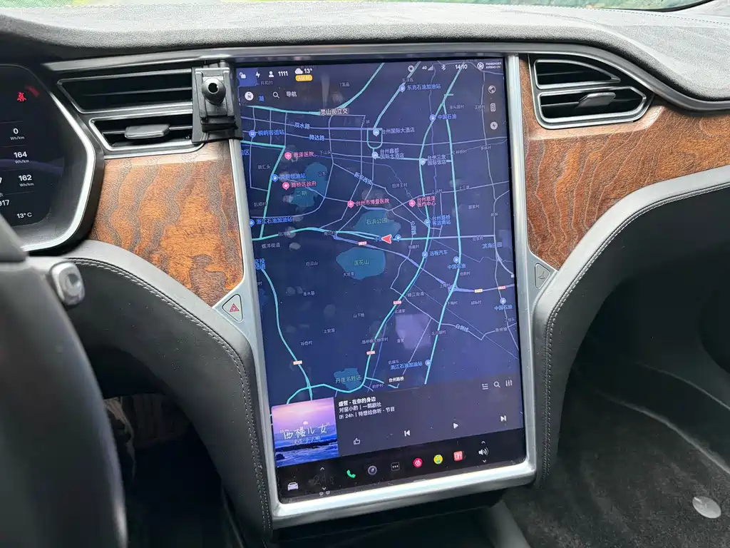 Tesla Model S 2017 — фото 12