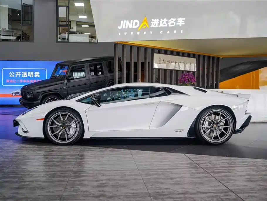 Lamborghini Aventador 2019 — фото 19