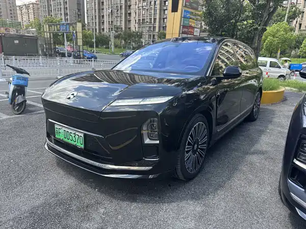 NIO ES8 2025