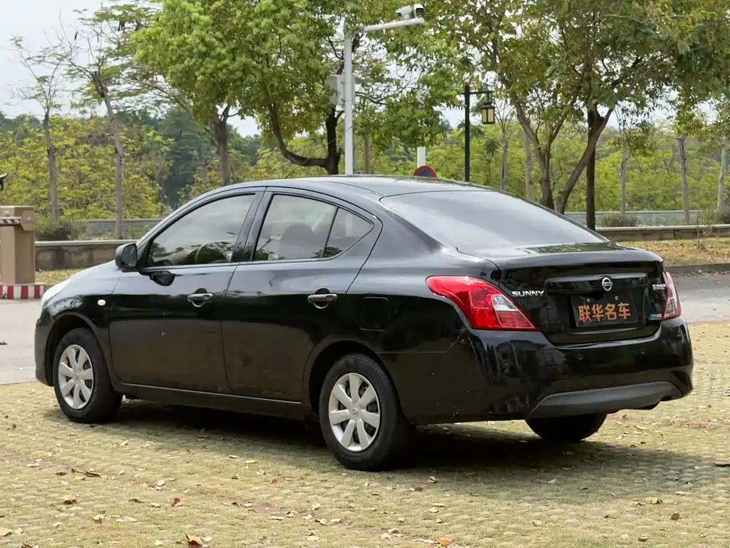Nissan Sunny 2016 — фото 8