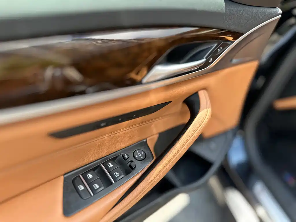 BMW 5 Series 2017 — фото 12