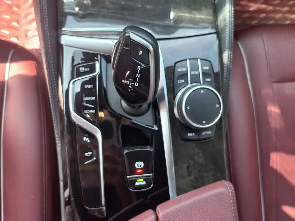 BMW 5 Series 2022 — фото 13