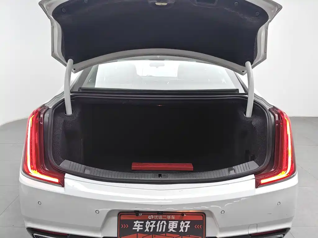 Cadillac XTS 2018 — фото 16