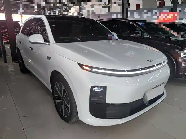 Li Auto L6 2025