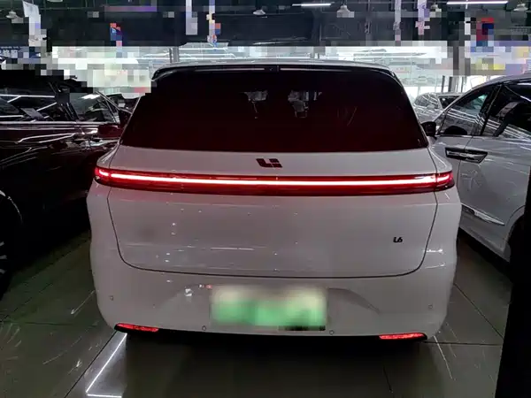 Li Auto L6 2025