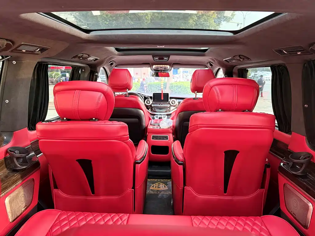 Mercedes-Benz V-Class 2020 — фото 17