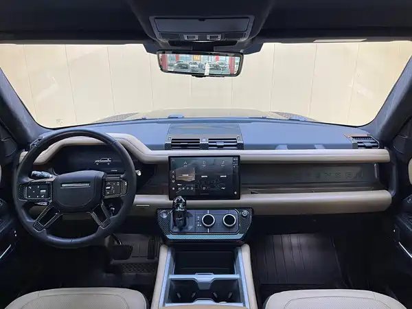 Land Rover Defender 2025