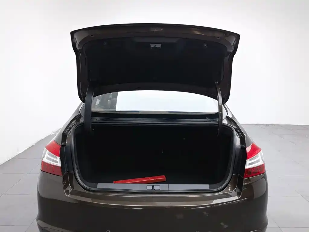 Peugeot 408 2015 — фото 16