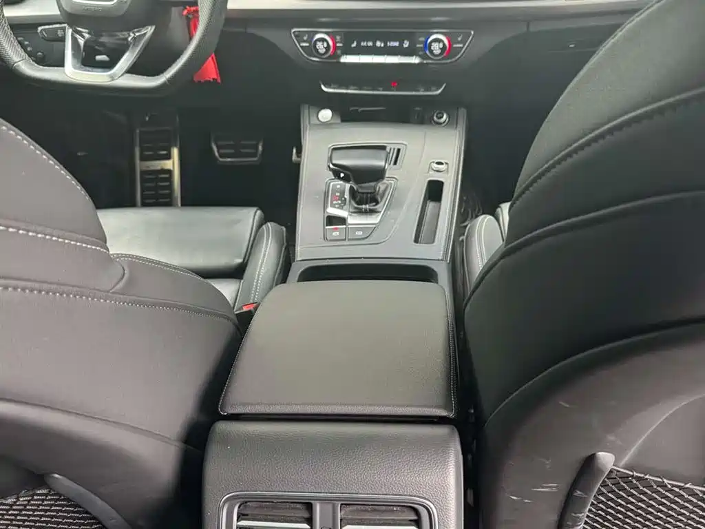 Audi Q5L 2023 — фото 12