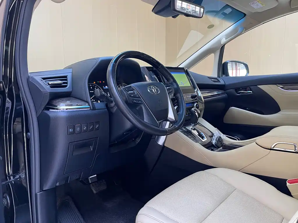 Toyota Alphard 2023 — фото 10