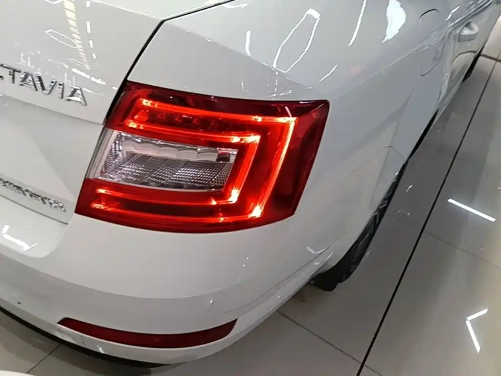 Skoda Octavia 2016 — фото 8