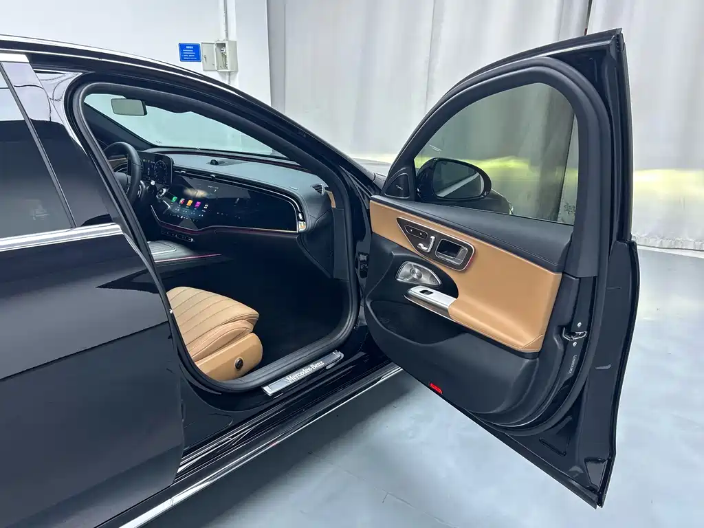 Mercedes-Benz E-Class 2025 — фото 15