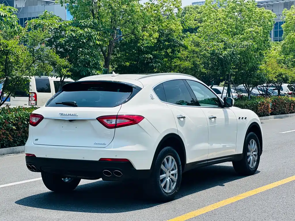 Maserati Levante 2018 — фото 12