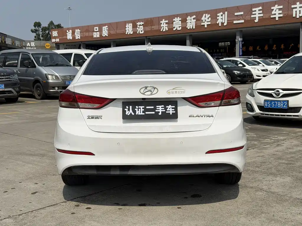Hyundai Elantra 2020 — фото 13