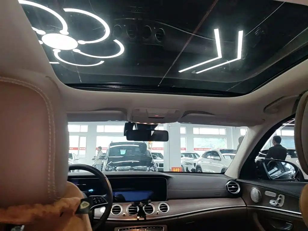 Mercedes-Benz E-Class 2023 — фото 18