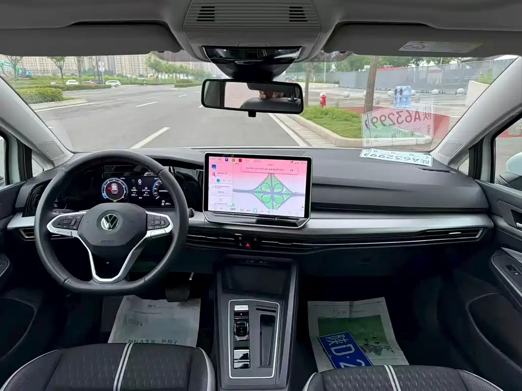 Volkswagen Golf 2025