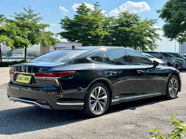Lexus LS 2020