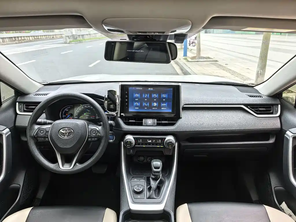 Toyota RAV4 2020 — фото 12