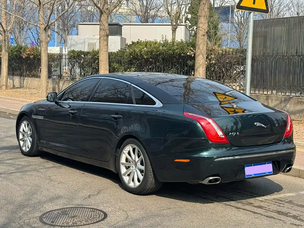 Jaguar XJ 2012 — фото 26