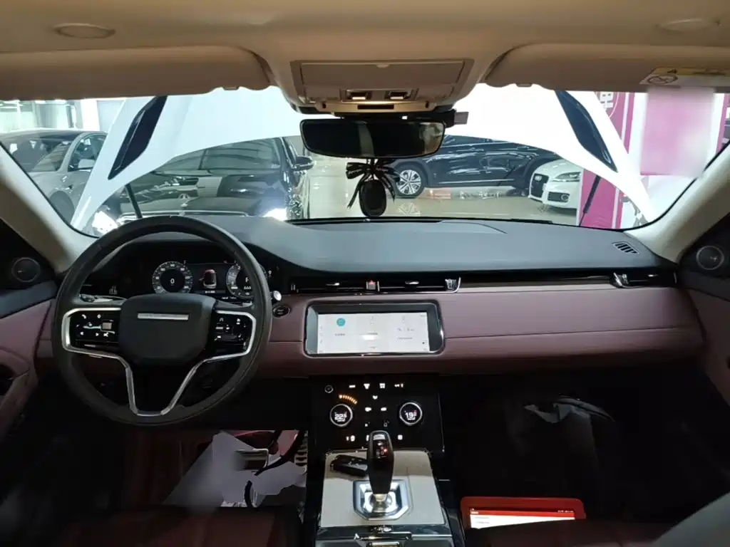 Land Rover Range Rover Evoque New Energy 2023 — фото 10