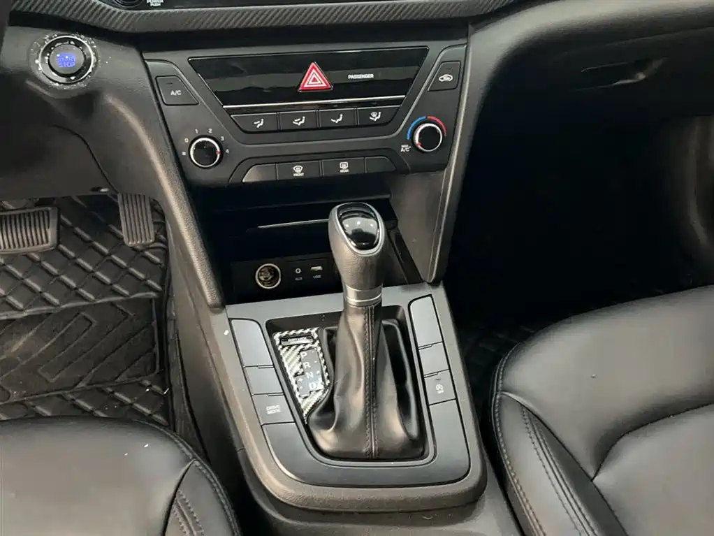 Hyundai Elantra 2019 — фото 7
