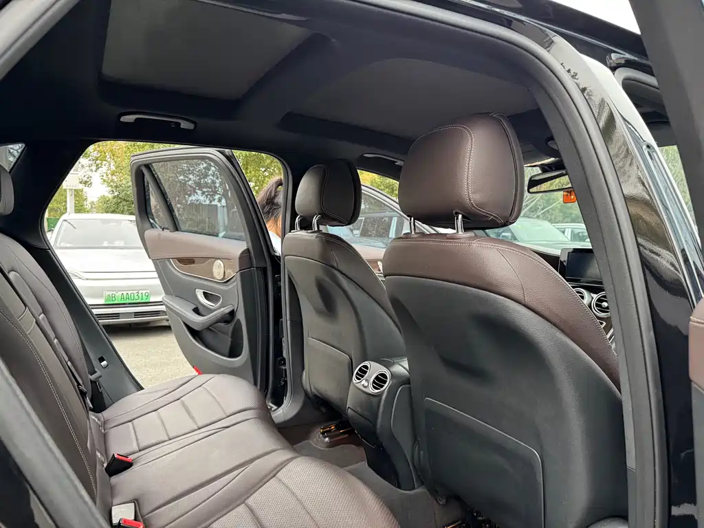 Mercedes-Benz GLC 2018 — фото 12