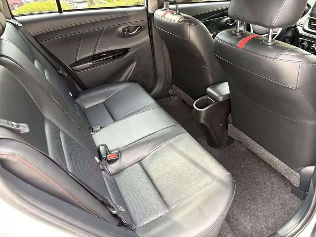 Toyota Yaris L 2020 — фото 11