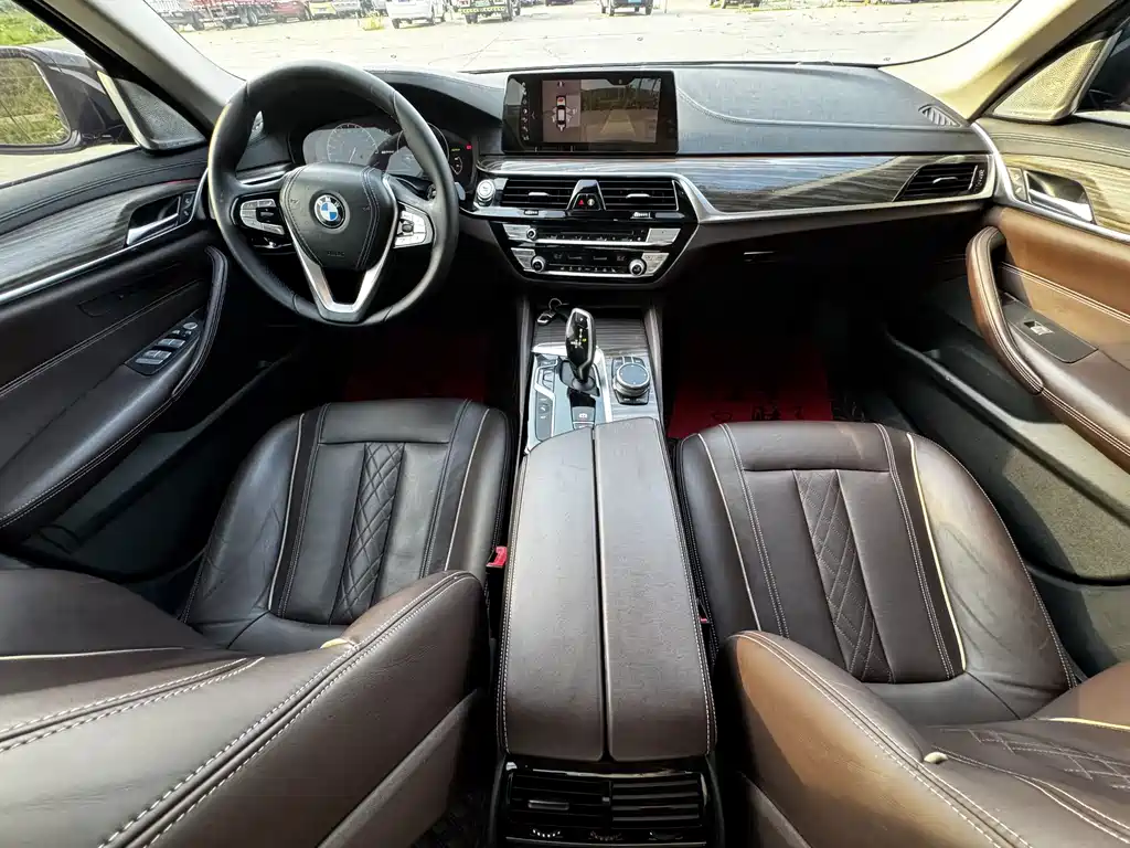 BMW 5 Series New Energy 2019 — фото 19