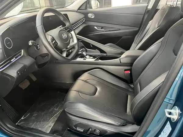 Hyundai Elantra 2023