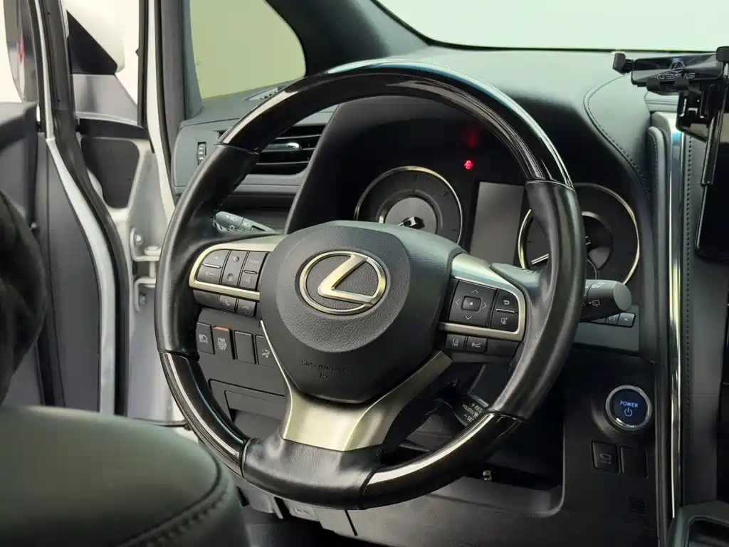 Lexus LM 2022 — фото 15