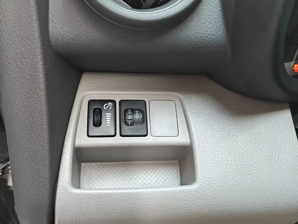 Toyota RAV4 2011 — фото 22
