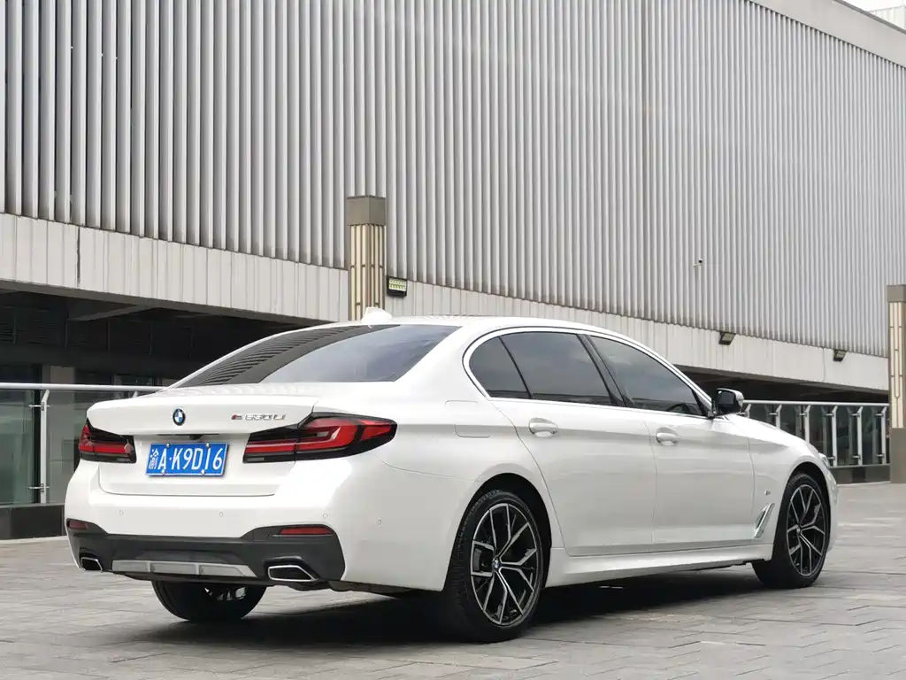 BMW 5 Series 2021 — фото 17