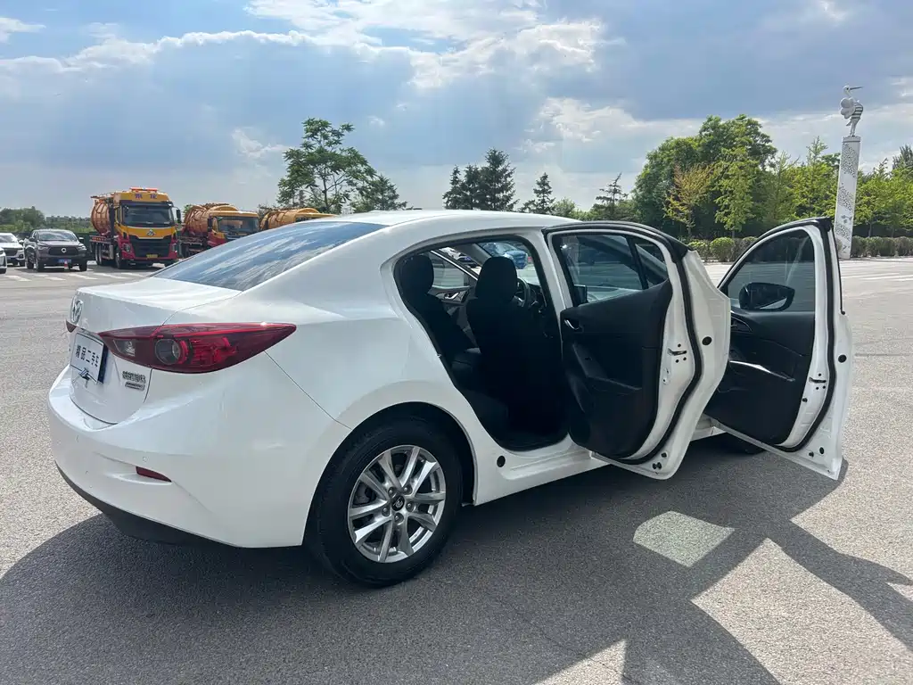 Mazda 3 Axela 2015 — фото 6