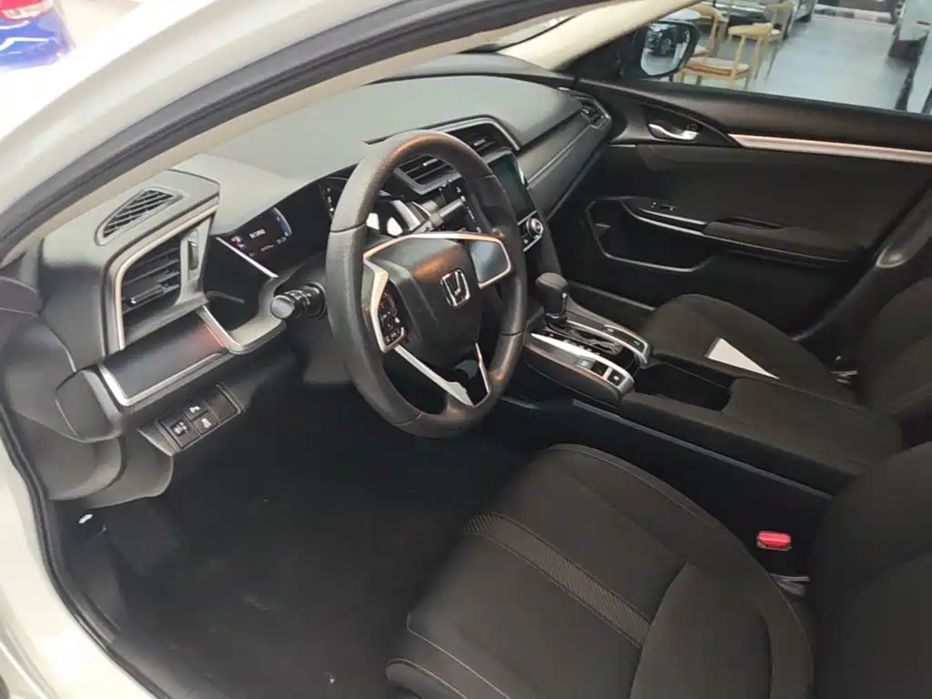 Honda Civic 2018 — фото 16