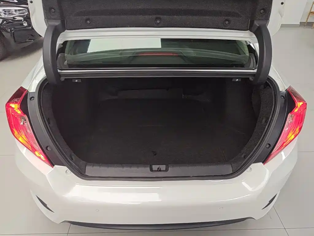 Honda Civic 2018 — фото 19