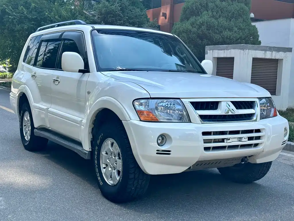 Mitsubishi Pajero 2012