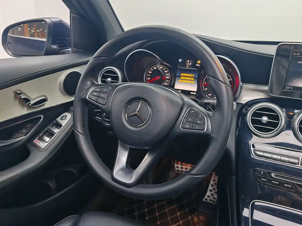 Mercedes-Benz GLC 2018 — фото 16
